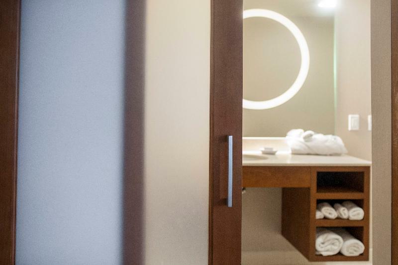 Springhill By Marriott Midtown Hotel Cincinnati